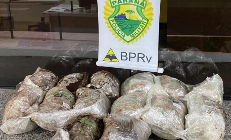 No Noroeste do estado, PM encontra 14 pacotes de Skunk com adolescente em ônibus de viagem