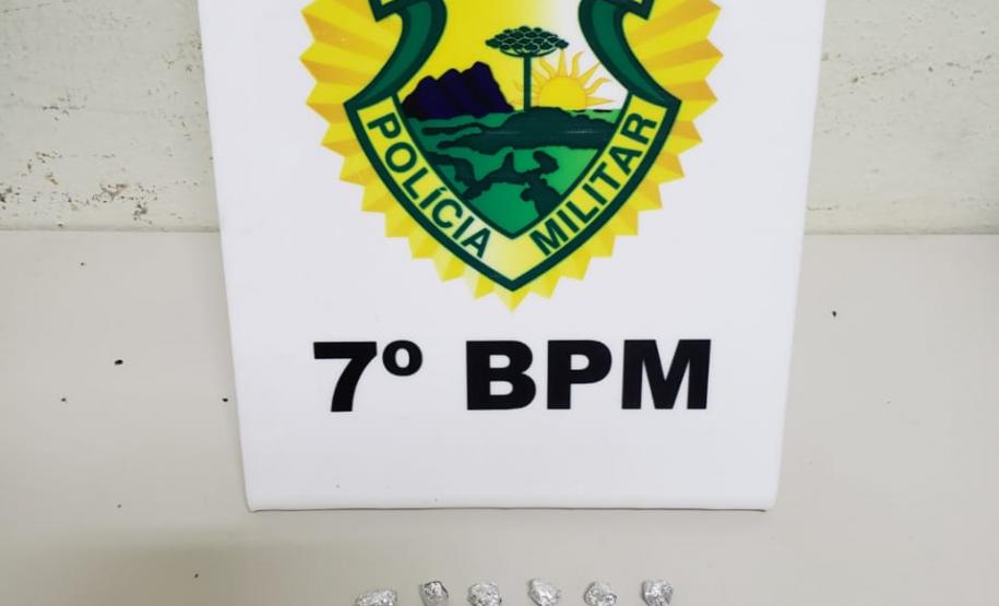 Em situações separadas, PM do Noroeste do estado apreende entorpecentes e simulacro de arma de fogo