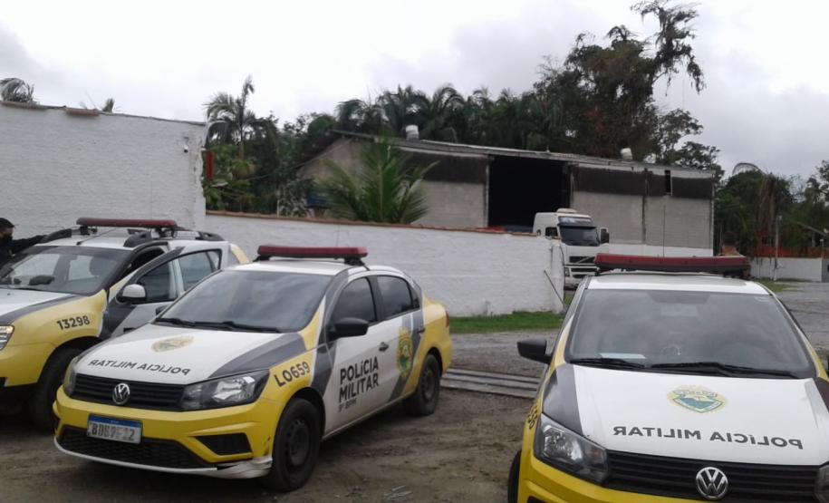 PM prende três ao recuperar carga e caminhão em Paranaguá, no Litoral do estado