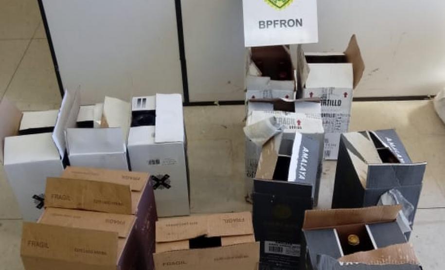 Durante ações da Operação Hórus, BPFron apreende vinho, drogas e pistola