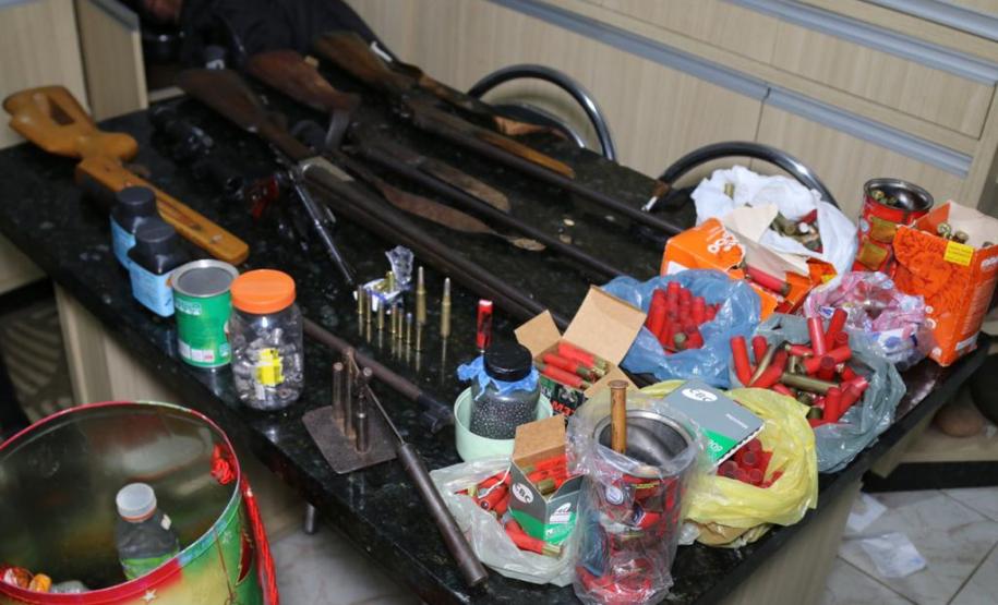 PM cumpre 13 mandados de busca e apreensão contra caça ilegal e porte ilegal de arma de fogo nos Campos Gerais