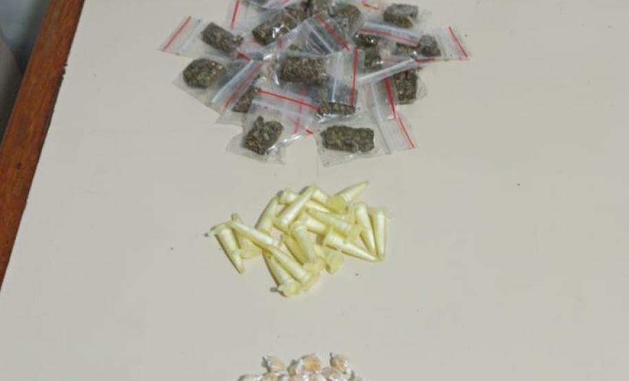 Em situações distintas, PM prende sete pessoas e apreende mais de 419 porções de drogas e uma arma de fogo no Norte do estado