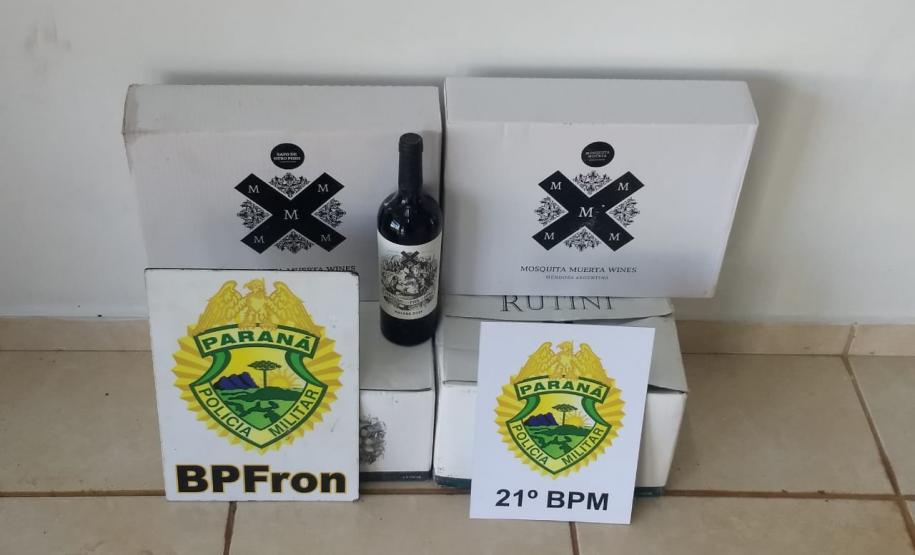 Em Santo Antônio do Sudoeste (PR), Batalhão de Polícia de Fronteira apreende diversas garrafas de vinho argentino contrabandeado