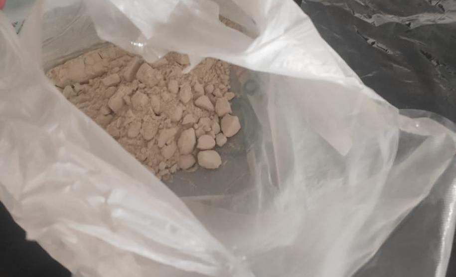 PM descobre laboratório de drogas e prende dois envolvidos no Botiatuvinha, em Curitiba