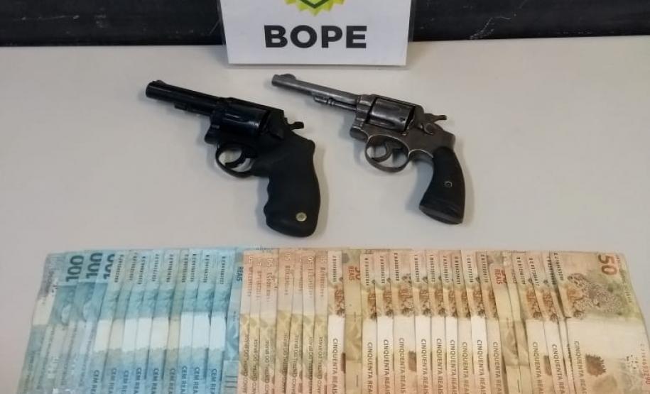 BOPE encontra maconha, drogas sintéticas e armas durante abordagens em Curitiba