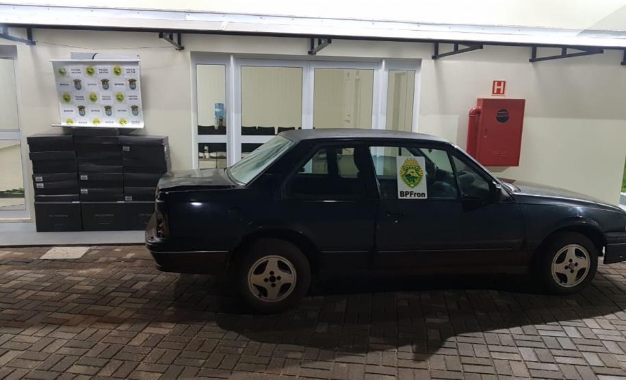 Na região da fronteira, PM apreende dois veículos carregados com cigarros e vinhos contrabandeados