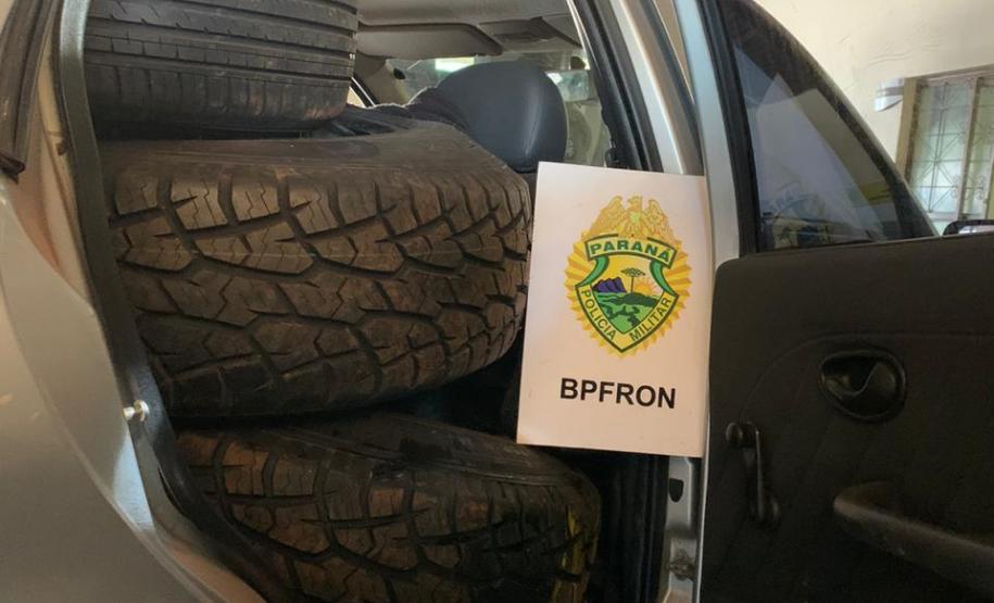 Durante a Operação Hórus, BPFron apreende 80 pneus e 16 mil maços de cigarros contrabandeados no Oeste do estado