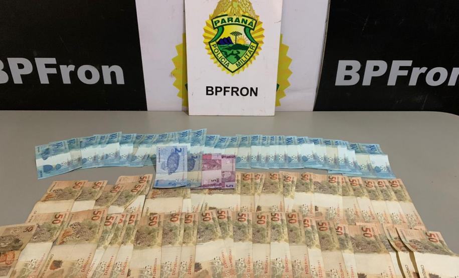 Durante a Operação Hórus, BPFron apreende 80 pneus e 16 mil maços de cigarros contrabandeados no Oeste do estado