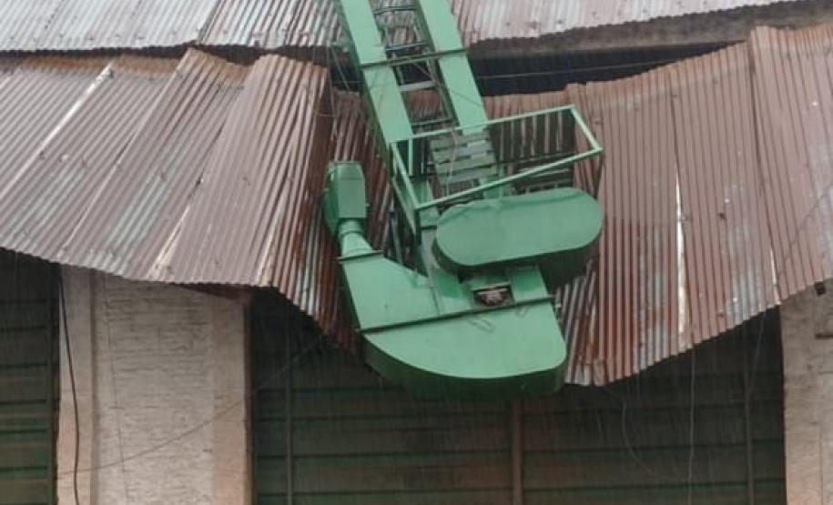 Efeitos do ciclone sobre o Paraná mobilizam Corpo de Bombeiros