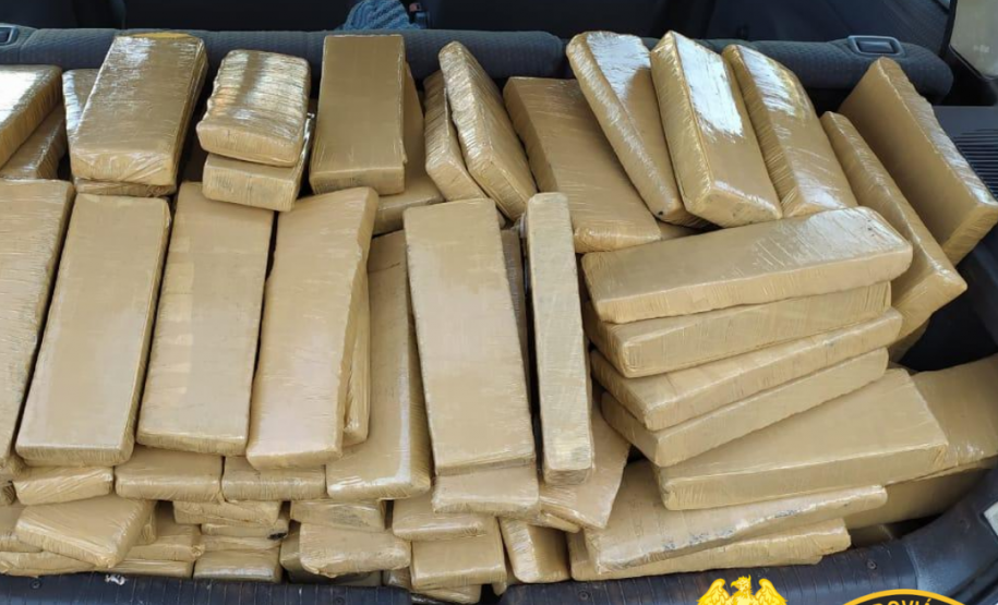 BPRv encontra quase 200 quilos de maconha em assoalho e porta-malas de veículo no Noroeste do estado