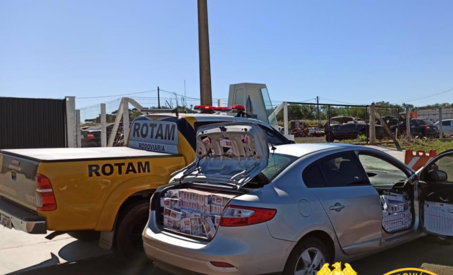 No Noroeste do estado, PM apreende carro carregado com 25 caixas de cigarros contrabandeados