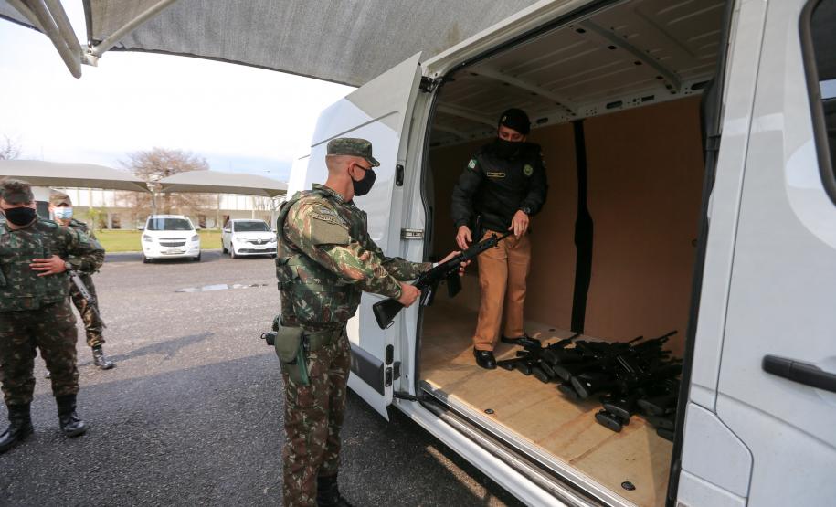 Estado recebe 100 fuzis do Exército para reforçar segurança pública
