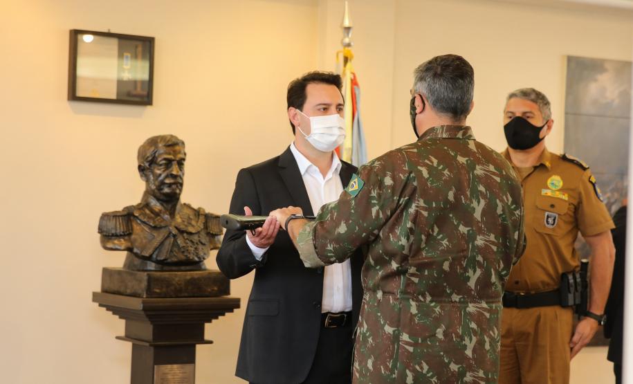 Estado recebe 100 fuzis do Exército para reforçar segurança pública