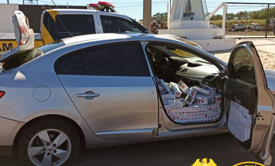 No Noroeste do estado, PM apreende carro carregado com 25 caixas de cigarros contrabandeados
