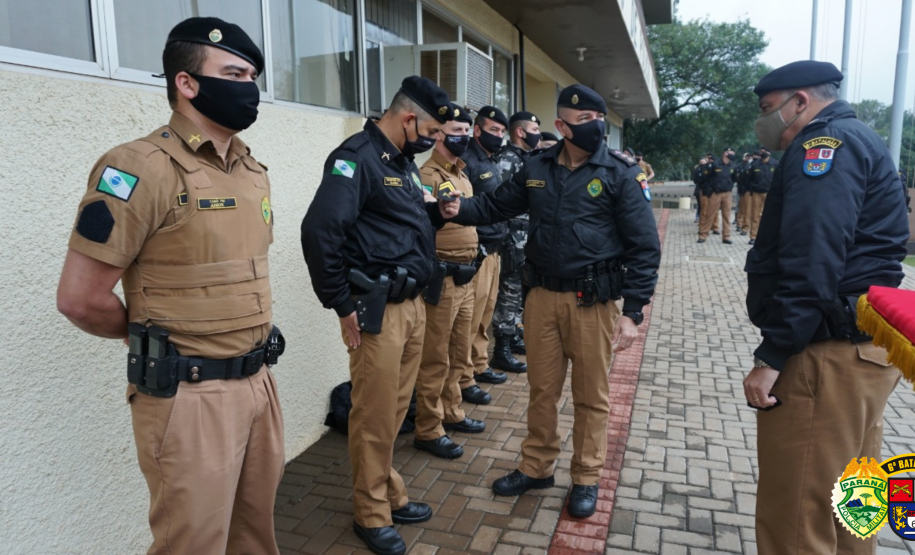 Praças promovidos na região de Cascavel recebem novas divisas de seus comandantes