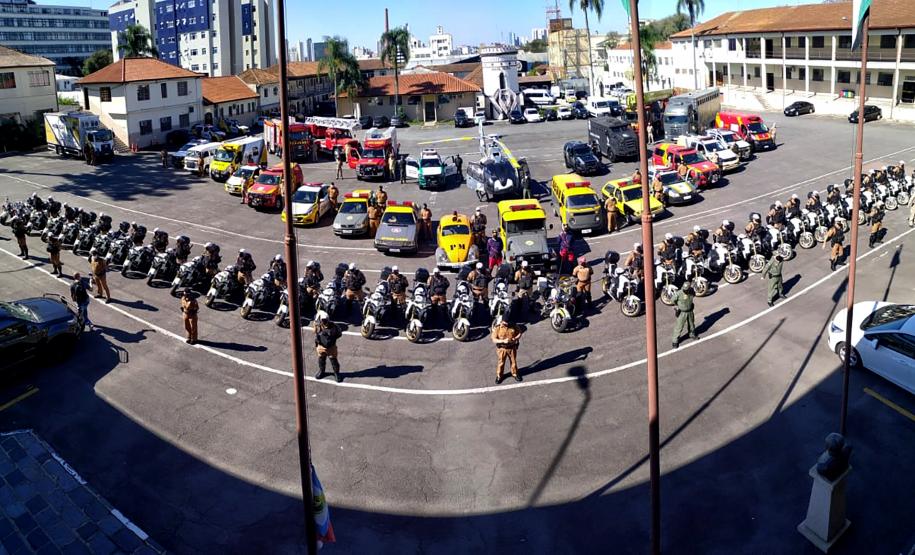 Inédito desfile motorizado da PM passa por cartões-postais da capital em alusão aos 166 anos da Corporação