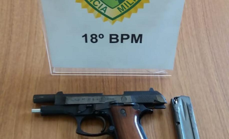 No Norte do PR, PM apreende armas, drogas e R$ 9 mil em dinheiro