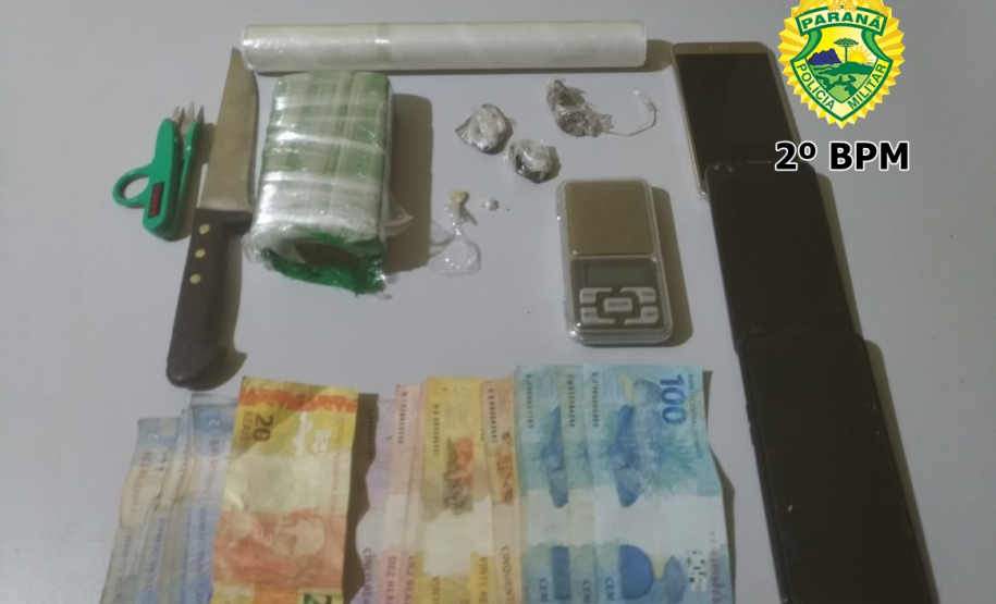 Após denúncias de tráfico de drogas, PM prende dois homens e apreende dois adolescentes em Jacarezinho (PR)