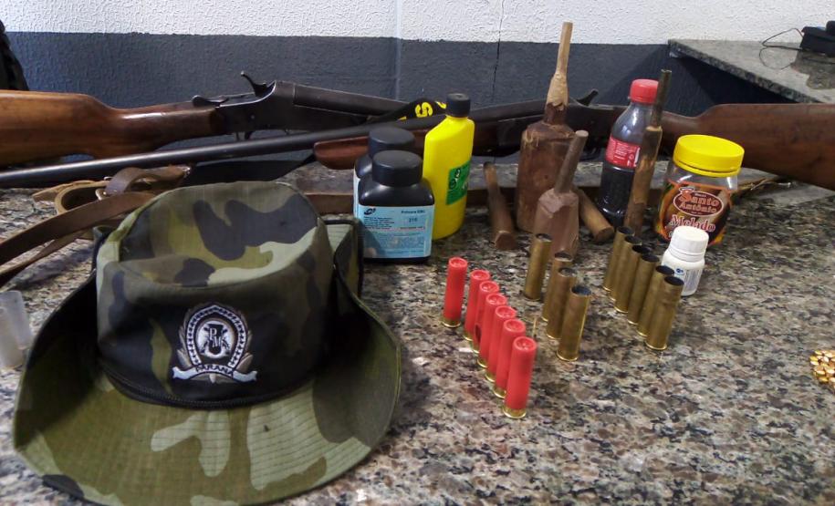 Ambiental prende dupla e apreende armas para caça na área rural de Tijucas do Sul, na RMC