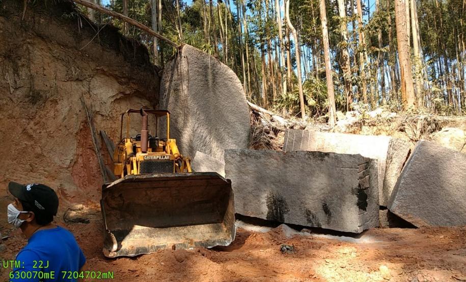 Desmate e exploração mineral em Bocaiúva do Sul (PR) são constatados durante ação da Polícia Ambiental