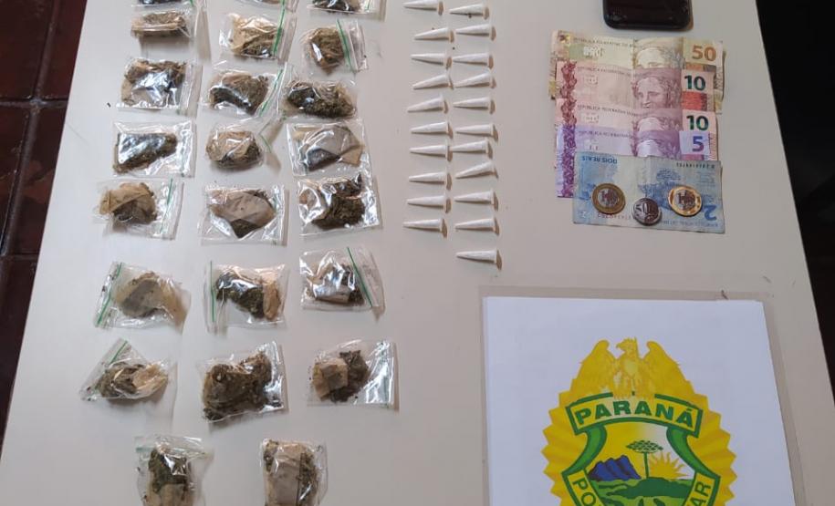 PM encaminha adolescente e adulto por envolvimento com drogas na CIC, na Capital