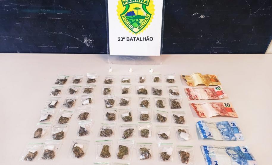 PM encaminha adolescente e adulto por envolvimento com drogas na CIC, na Capital