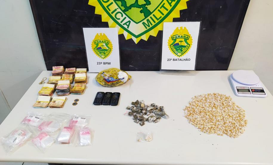 Mais de R$ 10 mil e porções de maconha e crack são apreendidos pela PM na CIC, em Curitiba