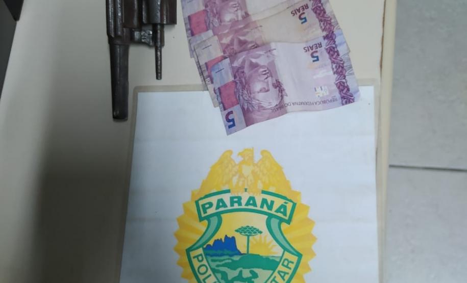 No Sudeste do Paraná, PM apreende arma e encaminha foragidos da justiça