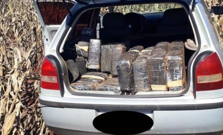 Em Cascavel (PR), PM apreende carro carregado com 291 quilos de maconha