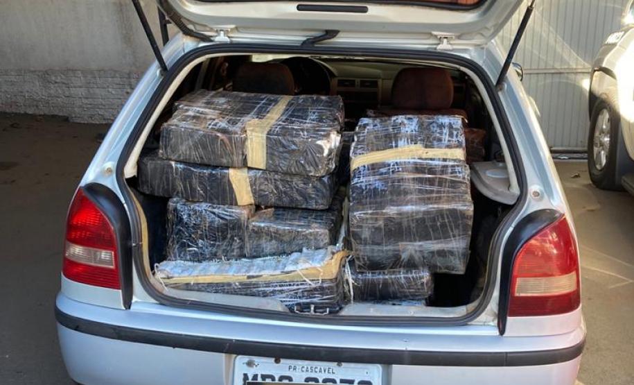 Em Cascavel (PR), PM apreende carro carregado com 291 quilos de maconha
