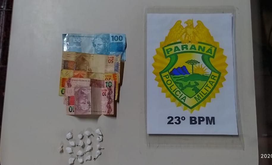 Na CIC, PM flagra duas situações de tráfico de drogas e encaminha três envolvidos