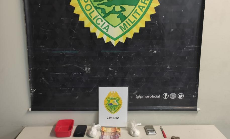 PM apreende drogas e recupera carro roubado na CIC, em Curitiba