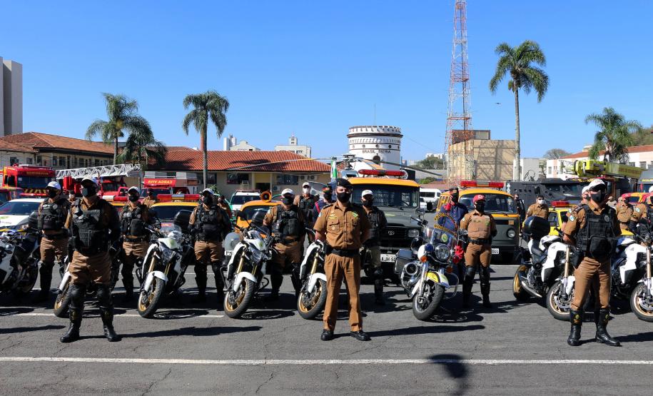 Inédito desfile motorizado da PM passa por cartões-postais da capital em alusão aos 166 anos da Corporação