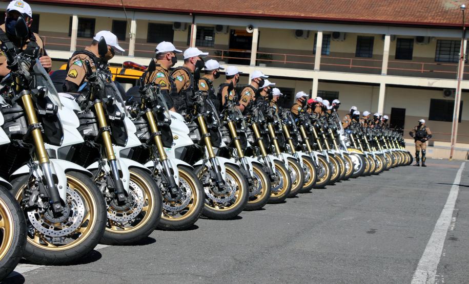 Inédito desfile motorizado da PM passa por cartões-postais da capital em alusão aos 166 anos da Corporação