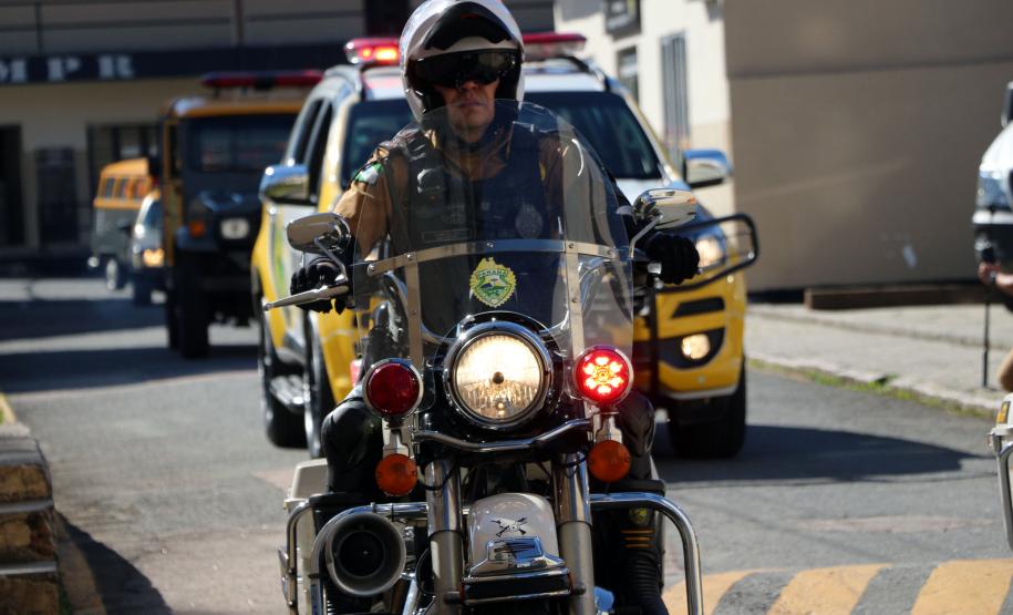 Inédito desfile motorizado da PM passa por cartões-postais da capital em alusão aos 166 anos da Corporação