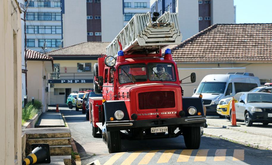 Inédito desfile motorizado da PM passa por cartões-postais da capital em alusão aos 166 anos da Corporação