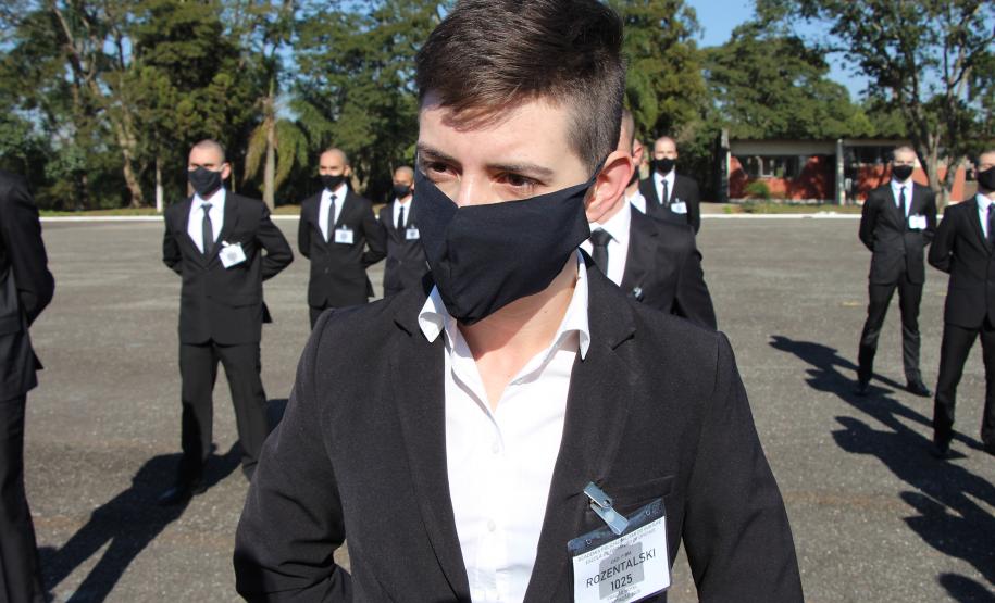 Alunos do 1º ano do CFO recebem as boas vindas do Comandante-Geral da Corporação na APMG, em São José dos Pinhais (PR)