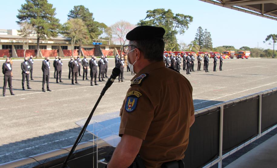 Alunos do 1º ano do CFO recebem as boas vindas do Comandante-Geral da Corporação na APMG, em São José dos Pinhais (PR)