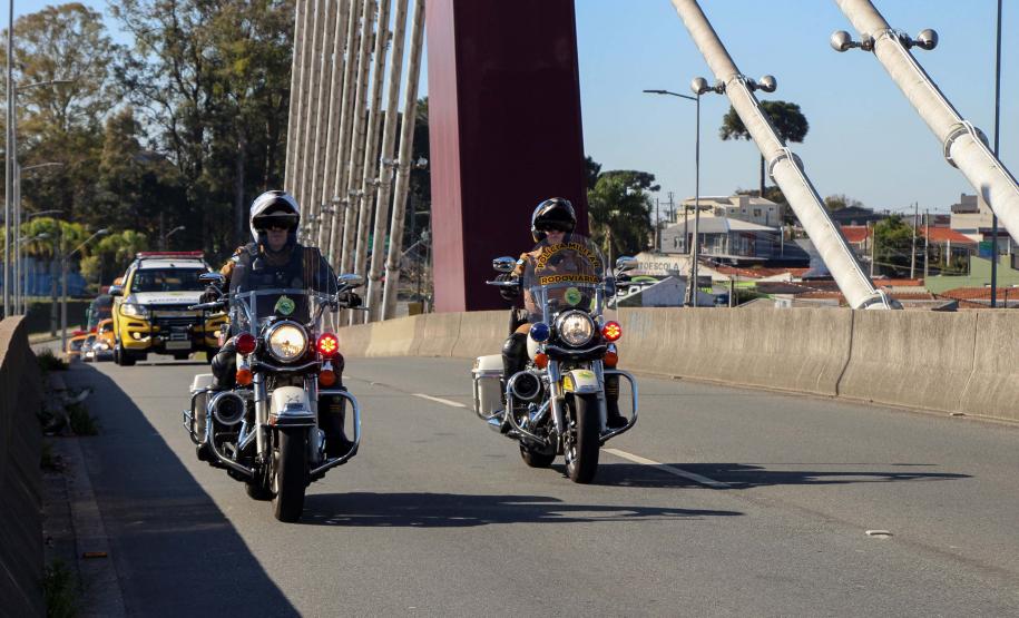 Inédito desfile motorizado da PM passa por cartões-postais da capital em alusão aos 166 anos da Corporação