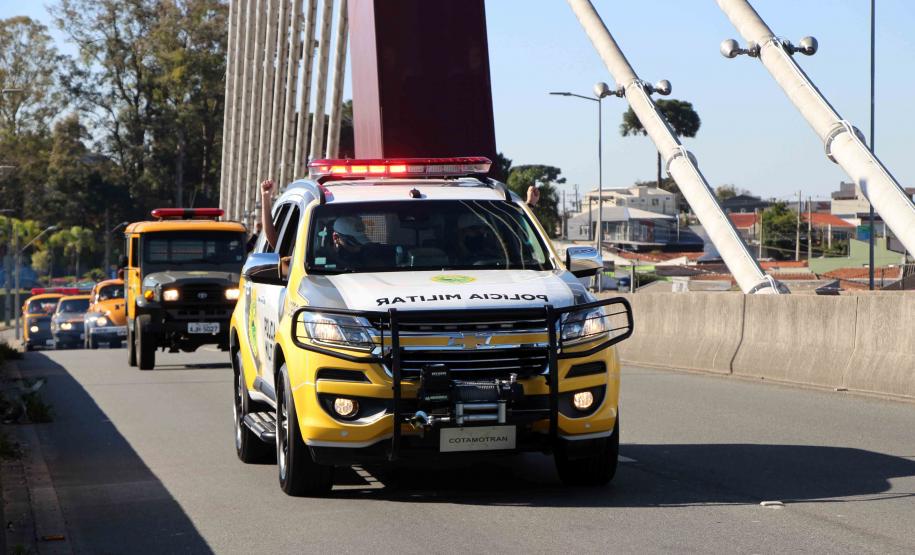 Inédito desfile motorizado da PM passa por cartões-postais da capital em alusão aos 166 anos da Corporação