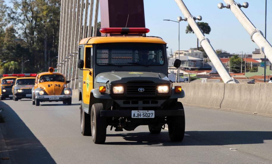 Inédito desfile motorizado da PM passa por cartões-postais da capital em alusão aos 166 anos da Corporação