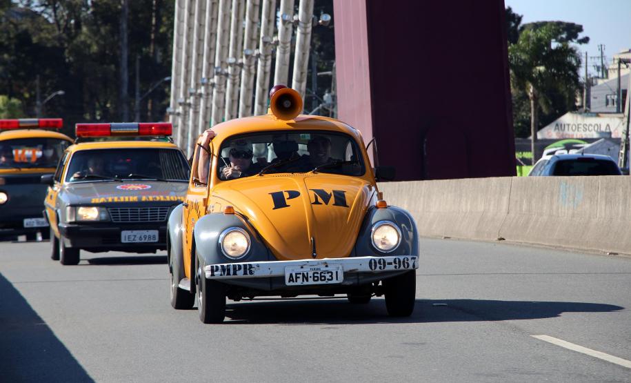Inédito desfile motorizado da PM passa por cartões-postais da capital em alusão aos 166 anos da Corporação