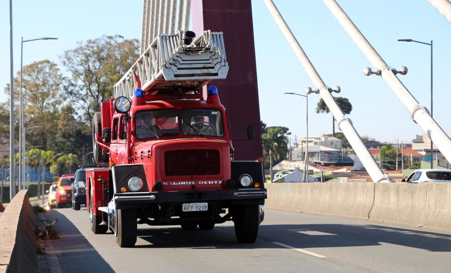 Inédito desfile motorizado da PM passa por cartões-postais da capital em alusão aos 166 anos da Corporação