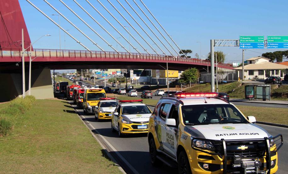 Inédito desfile motorizado da PM passa por cartões-postais da capital em alusão aos 166 anos da Corporação