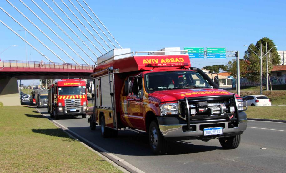 Inédito desfile motorizado da PM passa por cartões-postais da capital em alusão aos 166 anos da Corporação
