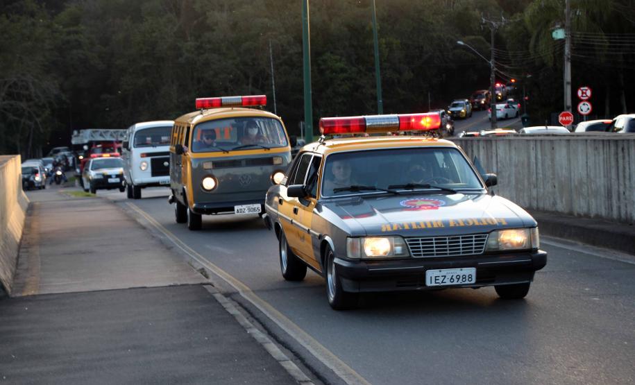 Inédito desfile motorizado da PM passa por cartões-postais da capital em alusão aos 166 anos da Corporação