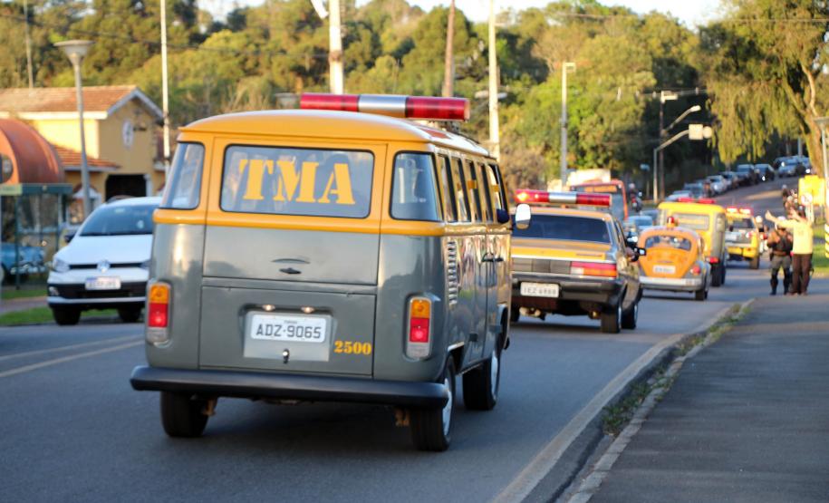 Inédito desfile motorizado da PM passa por cartões-postais da capital em alusão aos 166 anos da Corporação