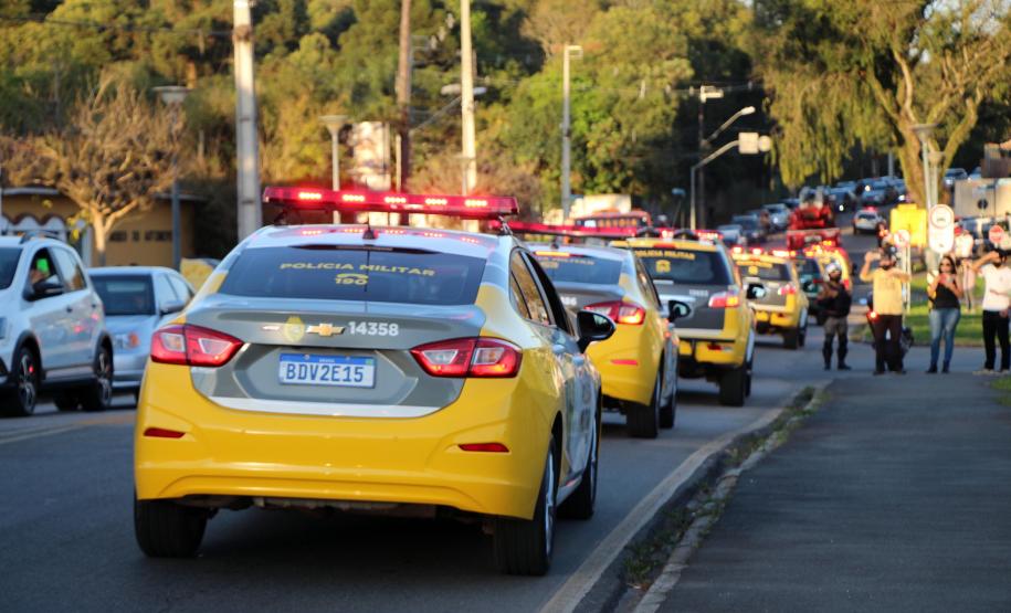 Inédito desfile motorizado da PM passa por cartões-postais da capital em alusão aos 166 anos da Corporação