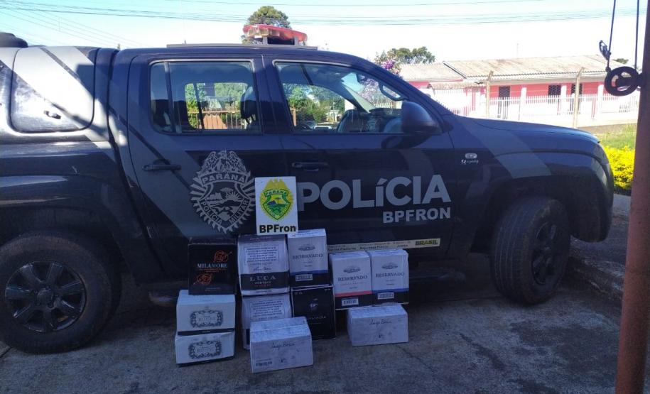 Após denúncias, Policiais da Fronteira apreendem 66 garrafas de vinhos contrabandeados em Barracão (PR)