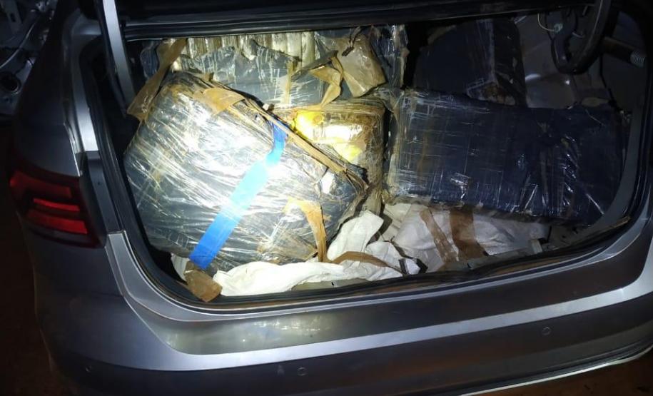 BPFron apreende mais de 400 quilos de maconha e pacotes de cigarros contrabandeados no Oeste do estado